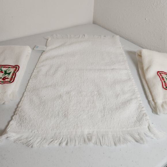 Fieldcrest Christmas Tea Finger Tip Towel White with Embroidered Red and Green - Picture 6 of 11